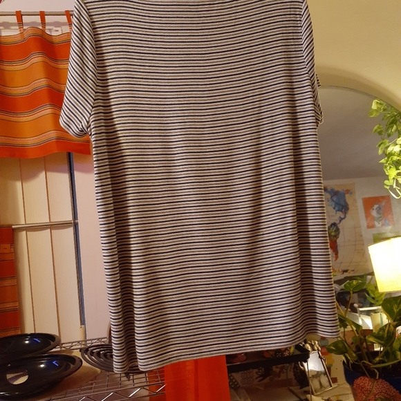 Top NWOT - Picture 3 of 8